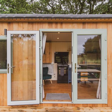 Hidden Wood Glamping And The Hideaway Cabin วอร์มินสเตอร์ ภายนอก รูปภาพ