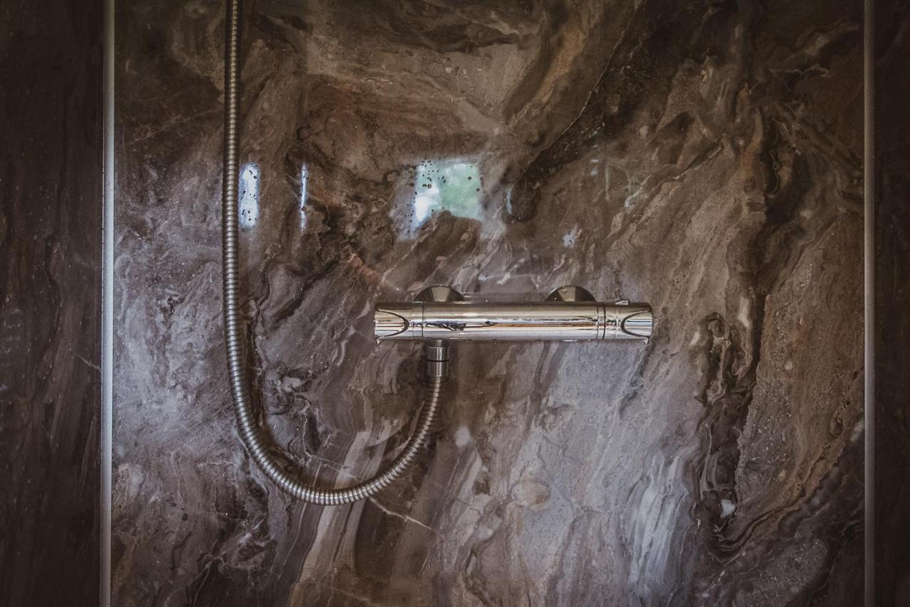 Hidden Wood Glamping And The Hideaway Cabin วอร์มินสเตอร์ ภายนอก รูปภาพ