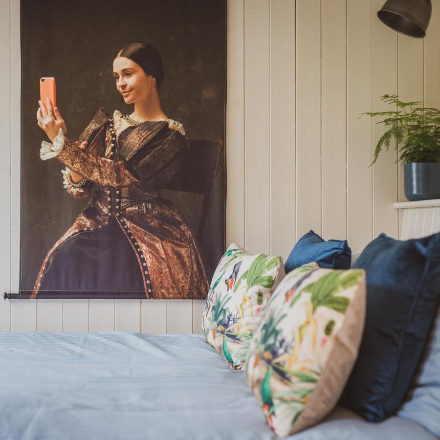 Hidden Wood Glamping And The Hideaway Cabin วอร์มินสเตอร์ ภายนอก รูปภาพ