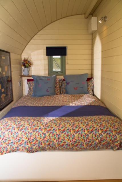 Hidden Wood Glamping And The Hideaway Cabin วอร์มินสเตอร์ ภายนอก รูปภาพ